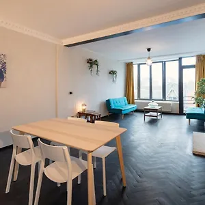 charming-spacious-antwerp-city-center-apartments.brusselshotelsbook.com/